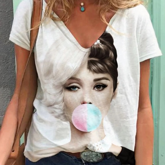 Tops - Marilyn Monroe And Audrey Hepburn bubble gum T-shirt